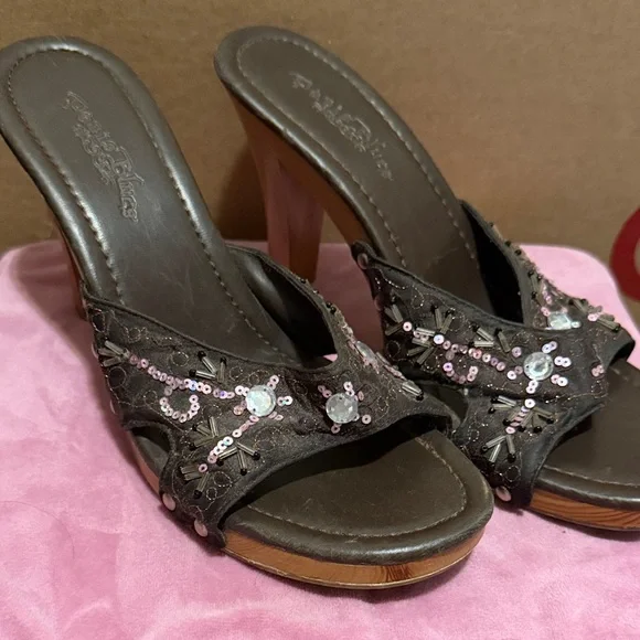 Paris Blues Brown Beaded Heels - Picture 2 of 6